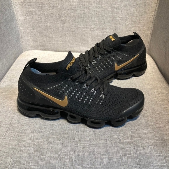 air vapormax 2 black metallic gold